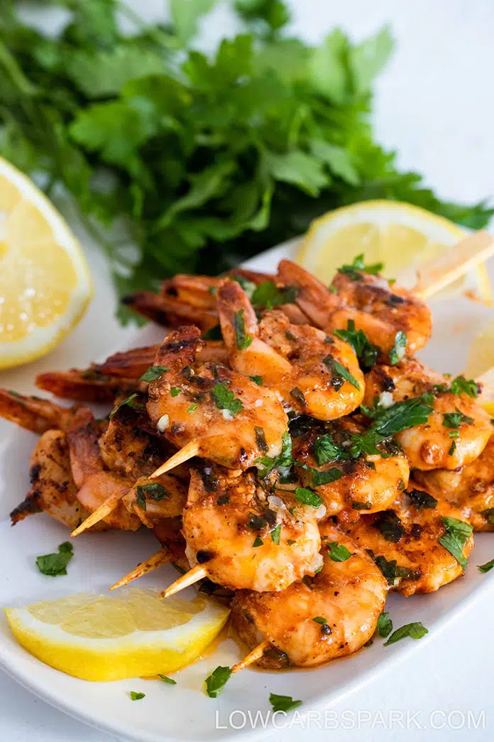 Grilled shrimp skewer with lemon