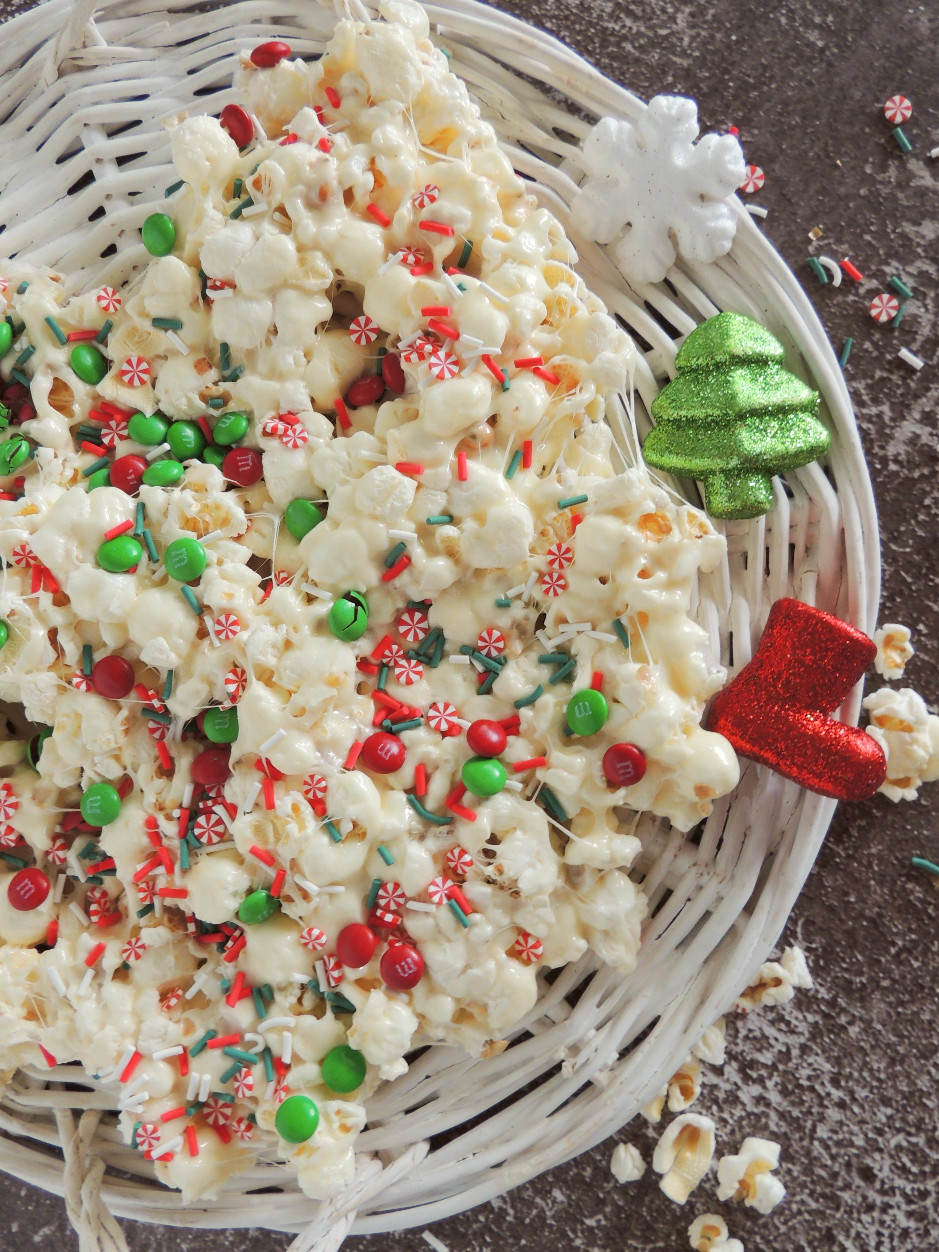 Easy Christmas Popcorn in a basket